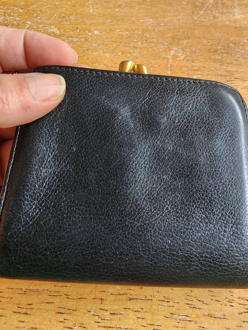 vintage Gucci black leather bifold wallet brass snap closure And Kisslock - Picture 2 of 16